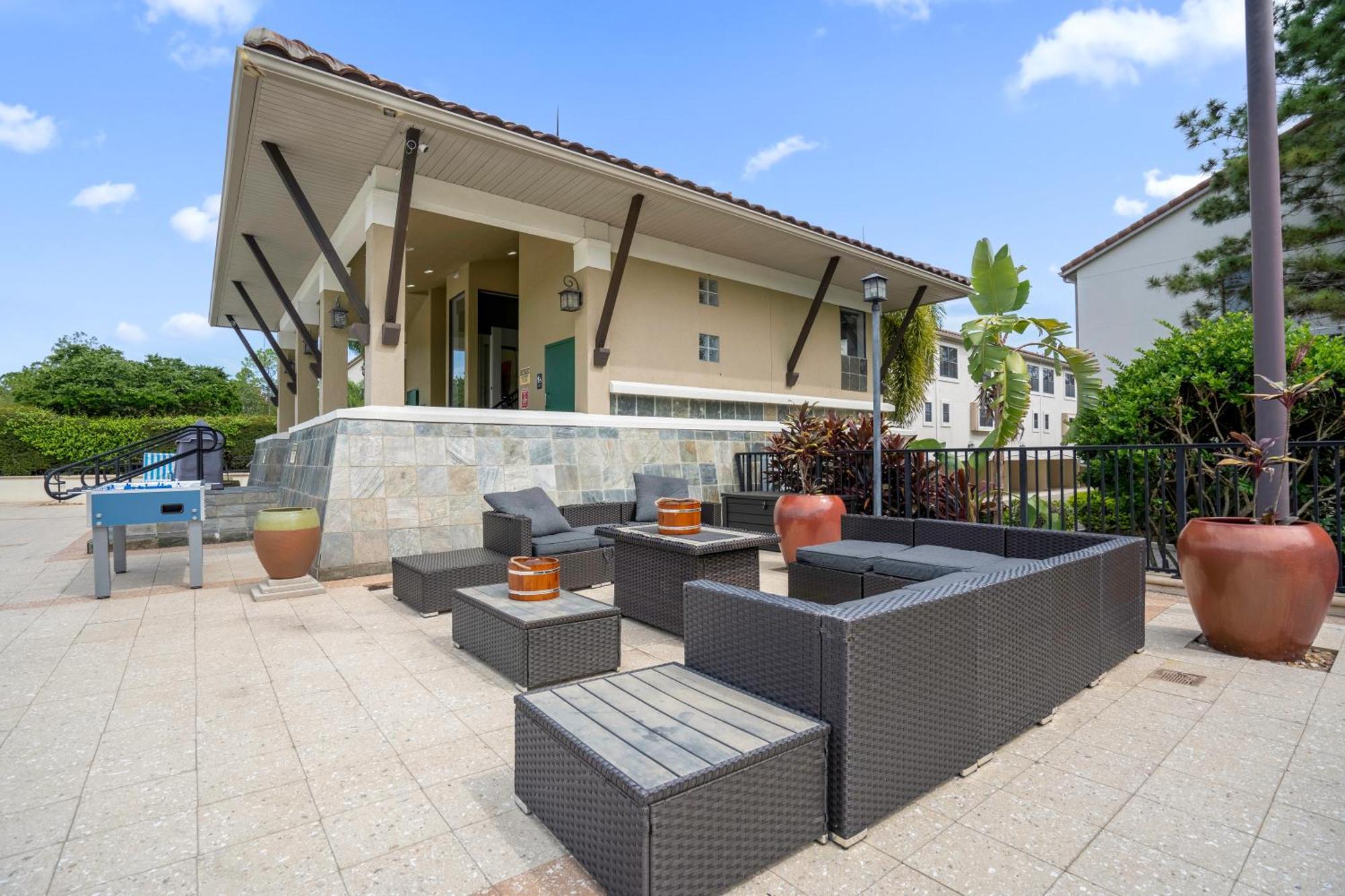 Cozy & Elegant 4Br Enchanted Townhouse - 1 Mile To Disney With Resort Pool, Gym, & Jacuzzi 奥兰多 外观 照片